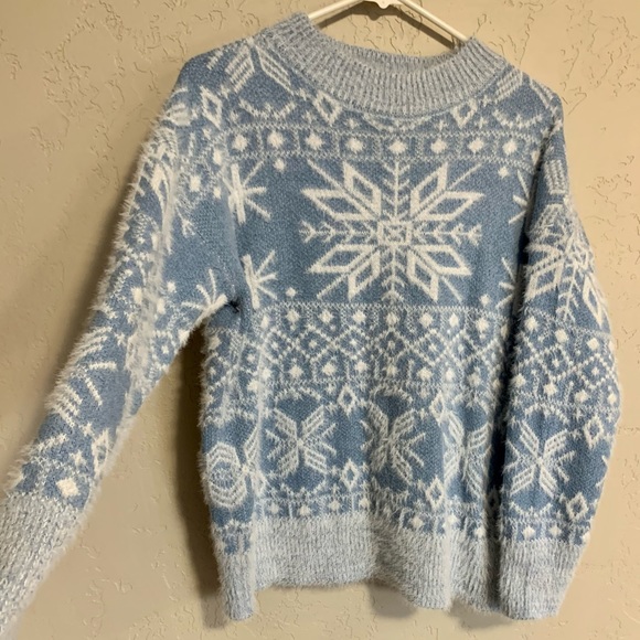 Winter Snowflake Sweater - Picture 2 of 3